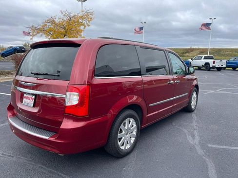 Used 2016 Chrysler Town & Country Touring w/ Driver Convenience Group image 3