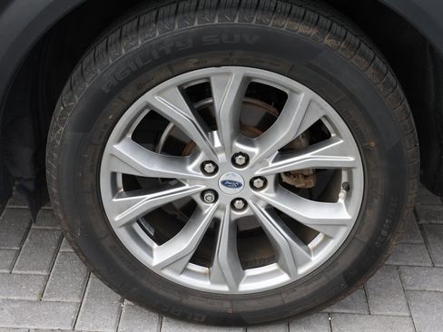 Used 2022 Ford Explorer XLT w/ Equipment Group 202A image 43