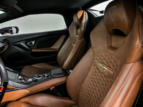 Used 2020 Lamborghini Huracan EVO image 24