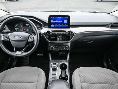 Used 2022 Ford Escape SE w/ SE Sport Appearance Package image 16