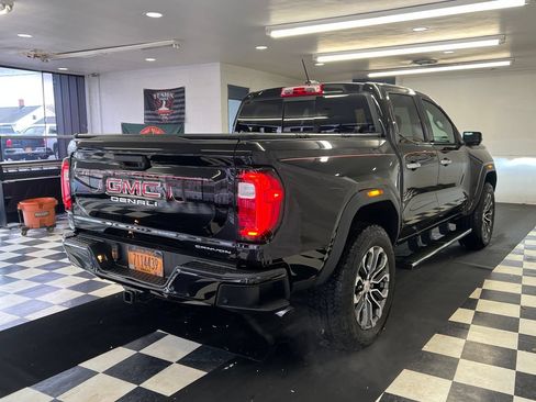 Used 2025 GMC Canyon Denali AWD/4WD image 16