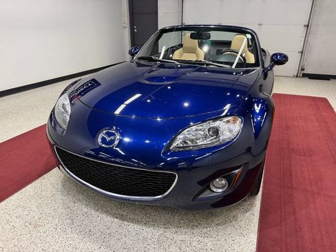 Used 2011 MAZDA MX-5 Miata Grand Touring RWD image 6