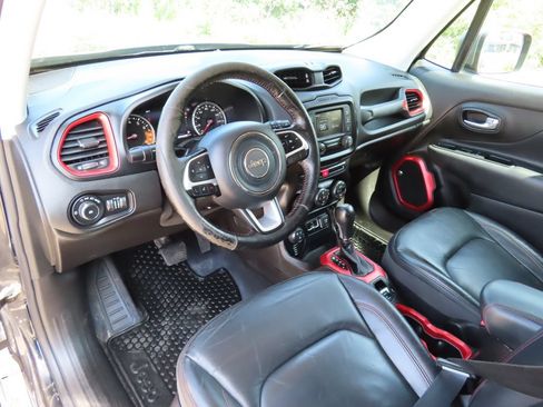 Used 2017 Jeep Renegade Trailhawk w/ Premium Trailhawk Package AWD/4WD image 22