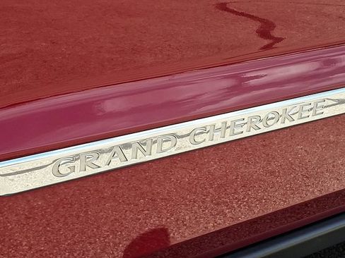 Used 2012 Jeep Grand Cherokee Laredo AWD/4WD image 30