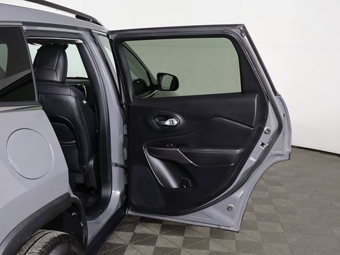 Used 2022 Jeep Cherokee Limited image 22