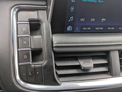 Used 2023 Chevrolet Suburban Premier image 19