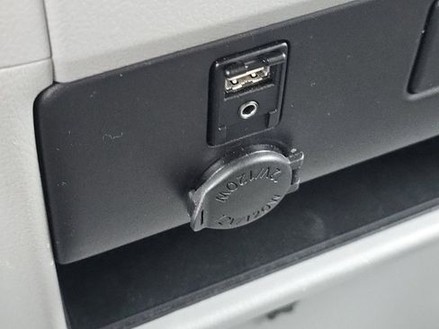 Used 2015 Toyota Sienna LE image 8