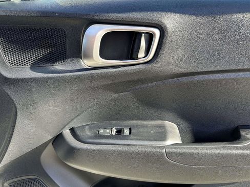 Used 2023 Hyundai Venue SEL w/ Cargo Package image 11