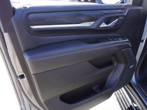 Used 2021 GMC Yukon Denali w/ Denali Premium Package image 16