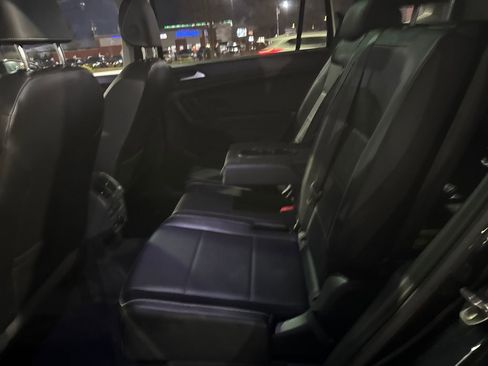 Used 2021 Volkswagen Tiguan SE w/ Panoramic Sunroof Package image 27