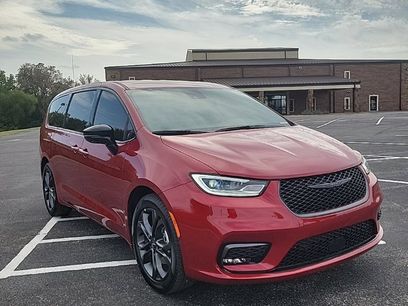 New 2026 Chrysler Pacifica Select