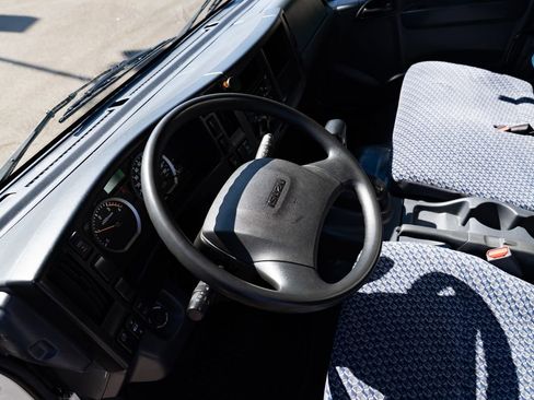 Used 2023 Isuzu NPR RWD image 10
