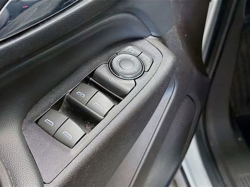 Used 2018 Chevrolet Equinox LT image 16