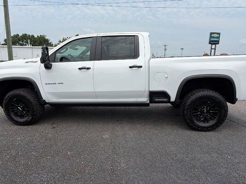 New 2026 Chevrolet Silverado 2500 ZR2 AWD/4WD image 12