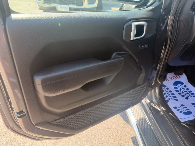 Certified 2025 Jeep Gladiator Sport AWD/4WD image 11