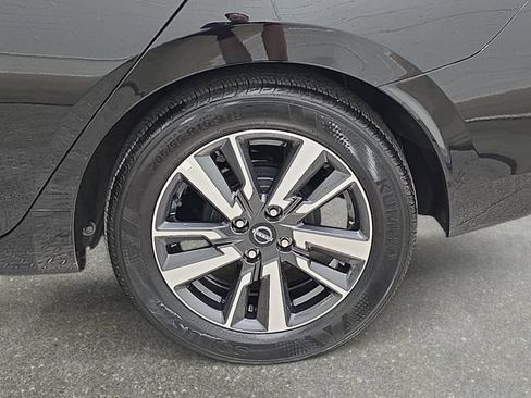 Used 2025 Nissan Versa SV FWD image 31