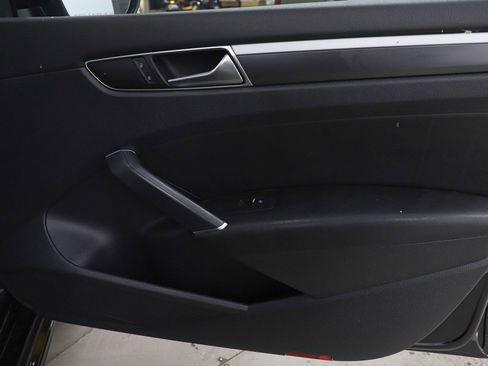 Used 2017 Volkswagen Passat 1.8T R-Line image 9