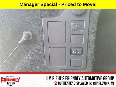 Used 2018 Land Rover Discovery SE image 32