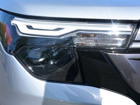 Certified 2025 Subaru Forester Premium AWD/4WD image 11