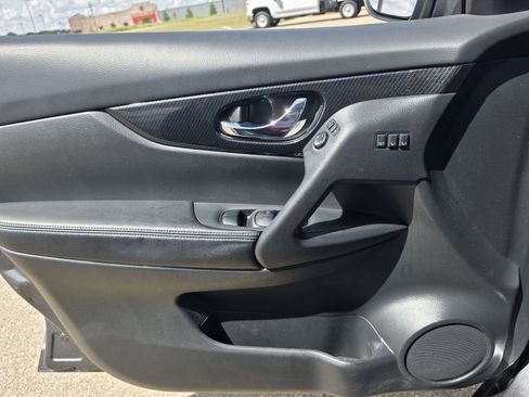 Used 2019 Nissan Rogue SL AWD/4WD image 11