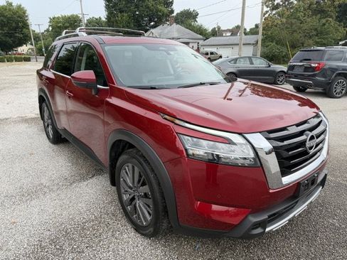 Used 2024 Nissan Pathfinder SL w/ SL Premium Package FWD image 7