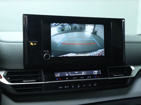 Certified 2025 Toyota Sienna LE AWD/4WD image 26