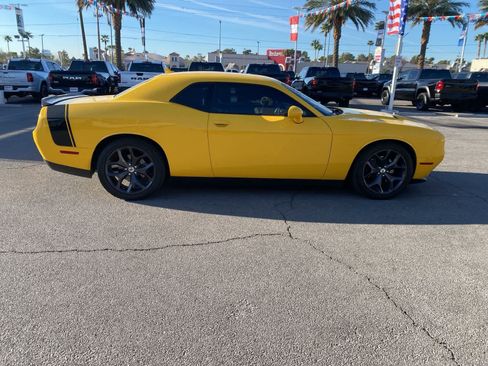 Used 2017 Dodge Challenger SXT Plus image 5