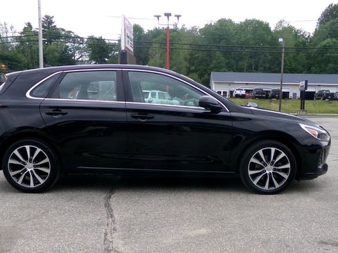 Used 2018 Hyundai Elantra GT image 2