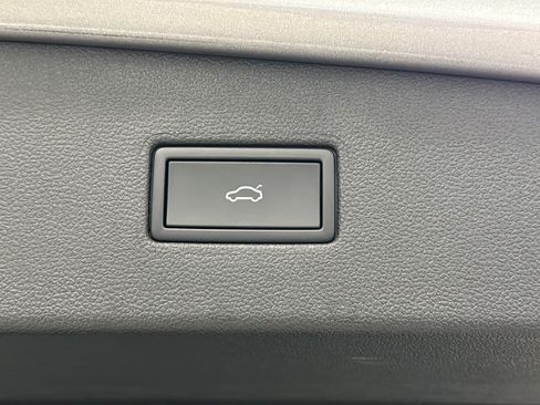 Used 2024 Volkswagen Tiguan SE R-Line AWD/4WD image 37