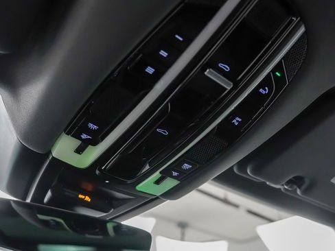 Certified 2023 Porsche Cayenne Platinum Edition image 26