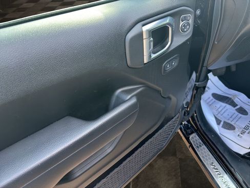 Used 2022 Jeep Wrangler Sport AWD/4WD image 18