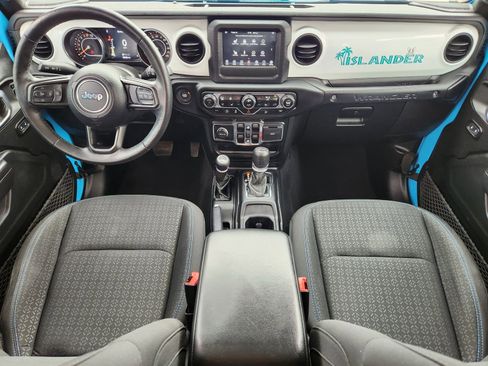 Used 2021 Jeep Wrangler Unlimited Sport image 32