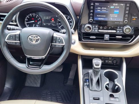 Used 2021 Toyota Highlander XLE FWD image 10