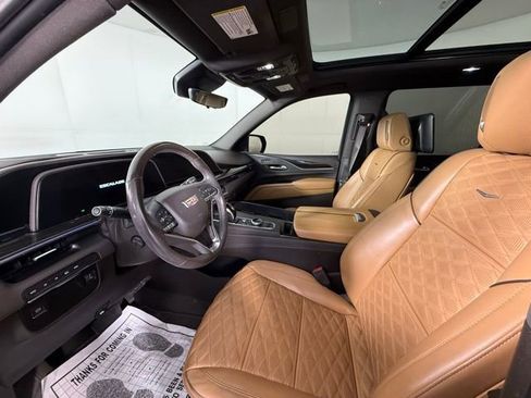 Used 2021 Cadillac Escalade ESV Premium Luxury AWD/4WD image 16