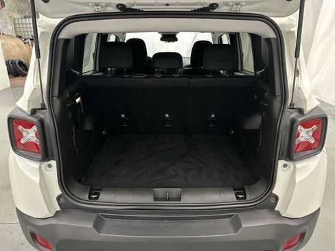 Used 2021 Jeep Renegade Latitude image 22