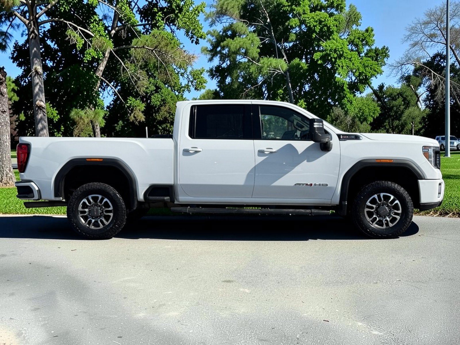 Used 2022 GMC Sierra 2500 AT4 w/ AT4 Preferred Package AWD/4WD image 7