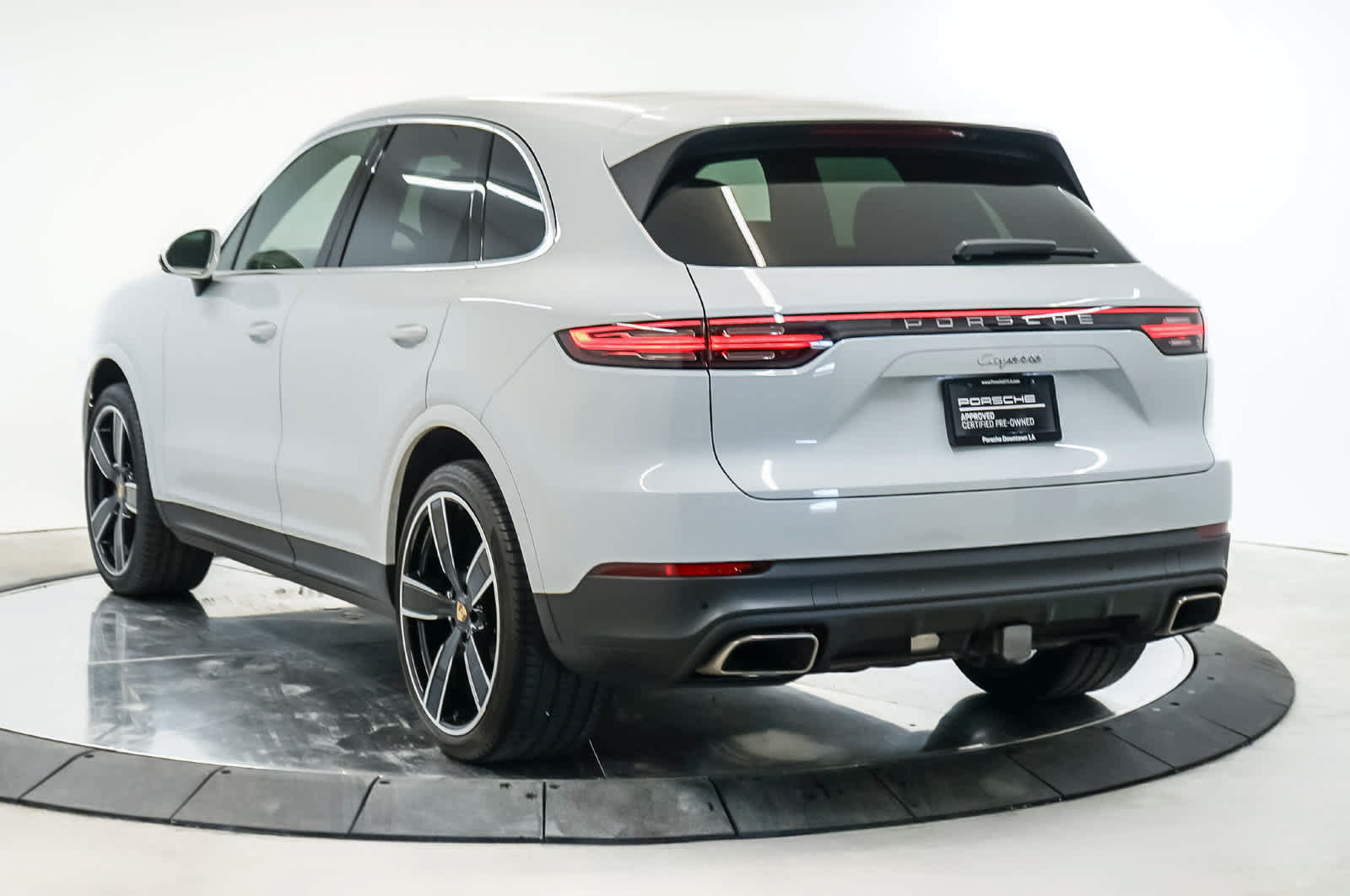 Certified 2023 Porsche Cayenne AWD/4WD image 3