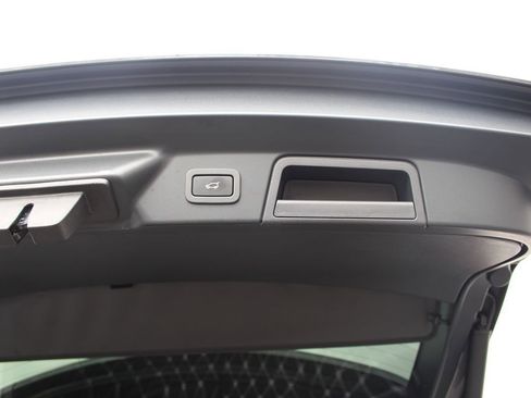 Used 2021 Land Rover Range Rover Velar R-Dynamic S image 35