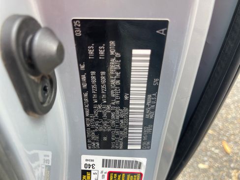 Used 2025 Toyota Sienna XLE Woodland Edition AWD/4WD image 11