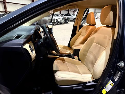 Used 2017 Toyota Corolla LE FWD image 14