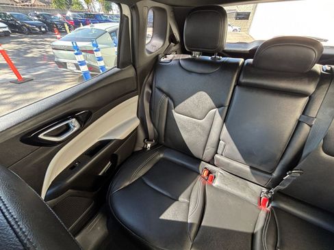 Used 2025 Jeep Compass Limited image 39