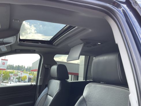 Used 2017 Chevrolet Suburban Premier AWD/4WD image 22