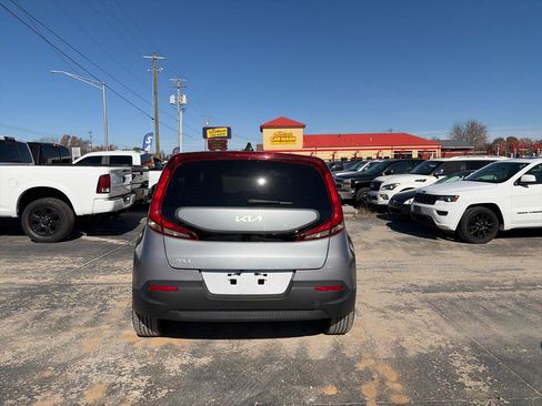 Used 2022 Kia Soul LX w/ Technology Package FWD image 4