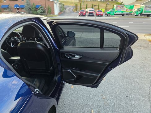 Used 2018 Alfa Romeo Giulia AWD image 17