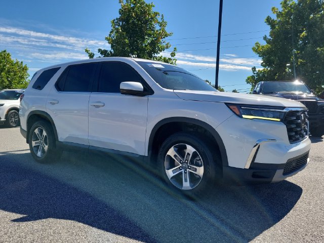 Used 2025 Honda Pilot EX-L image 3