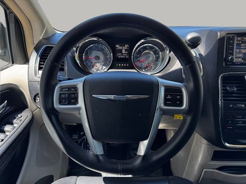 Used 2013 Chrysler Town & Country Touring FWD image 24