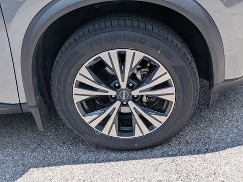 Used 2023 Nissan Rogue SV w/ SV Premium B Package FWD image 10