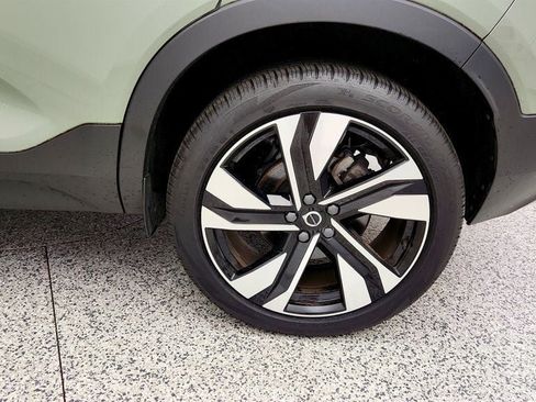 Used 2024 Volvo XC40 B5 Plus w/ Protection Package Premier AWD/4WD image 9