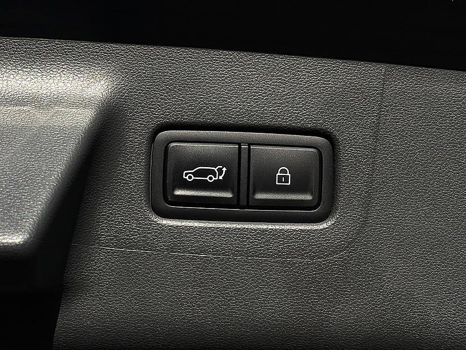 Certified 2025 Hyundai Santa Fe Limited FWD image 30