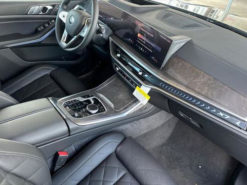 New 2026 BMW X7 xDrive40i w/ Premium Package image 16
